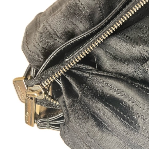 Salvatore Ferragamo Gancini Shoulder Bag GG-21D940 Black Leather - Picture 11 of 15